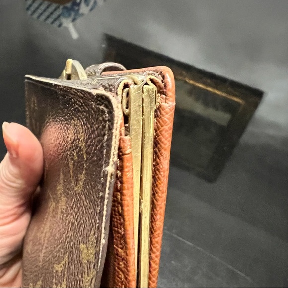 Vintage LV Walllet - Picture 9 of 12